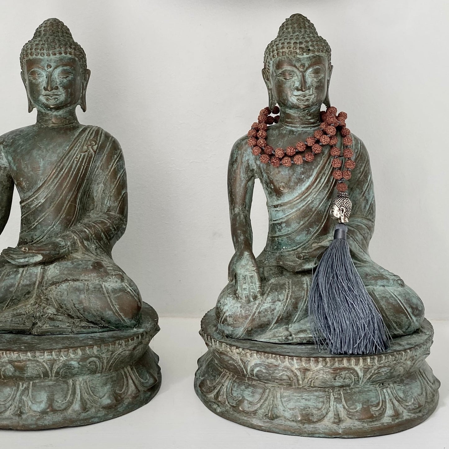 Setting Buddha - Generocity (26 cm)
