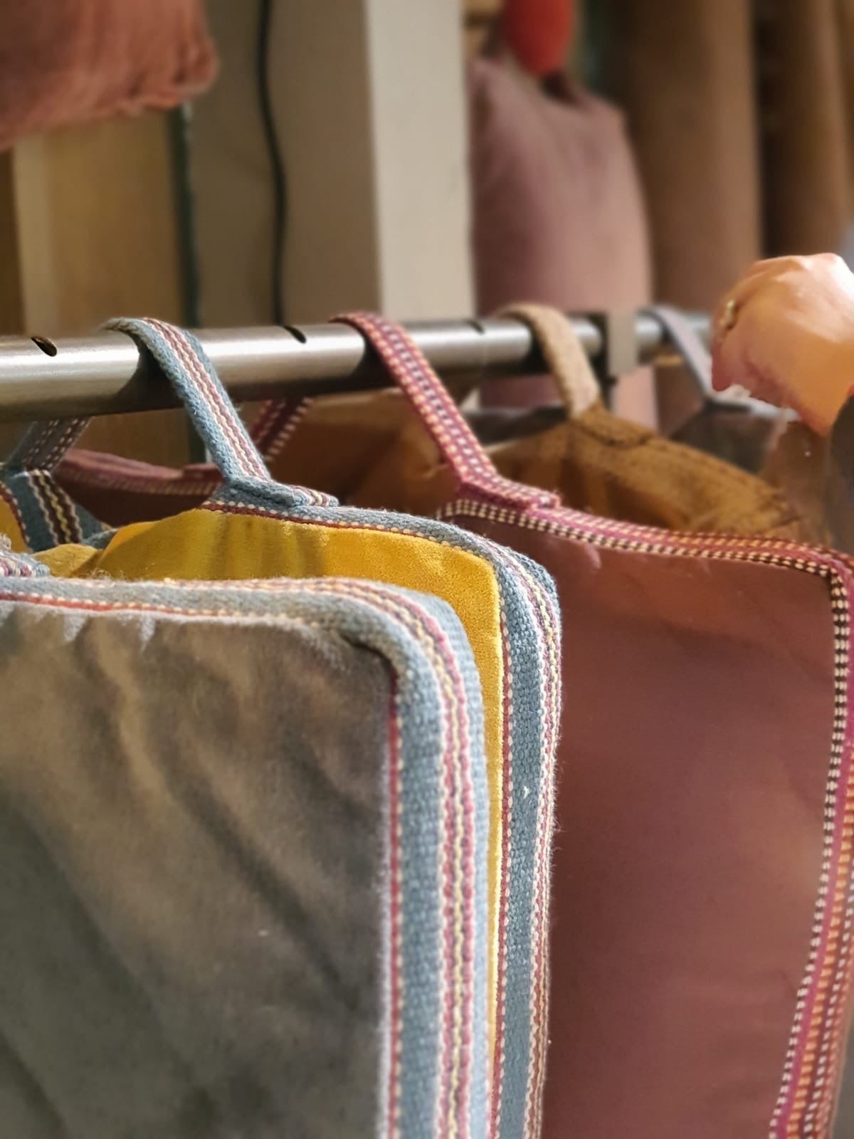 Hynde - (50x50cm) Border, Bordeaux