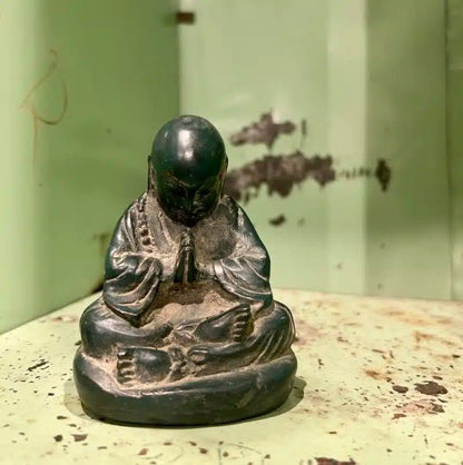 Figur - Praying Buddha Munk